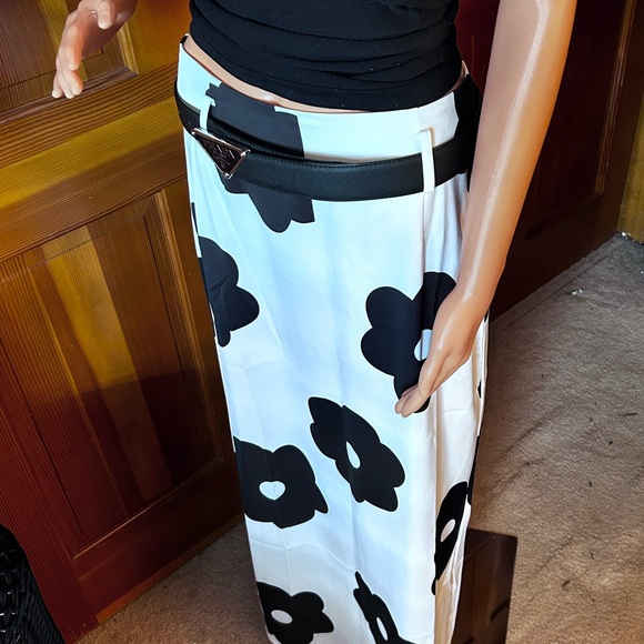 Black and White Floral Print Maxi Skirt - Picture 7 of 14